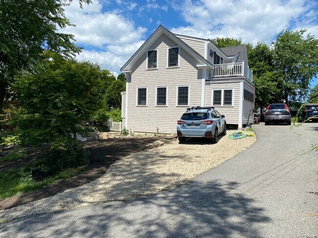 Building Photo - 12 Highland St