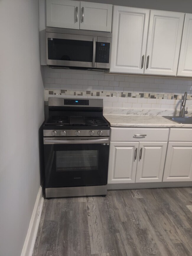 Foto del edificio - 127 E Coulter St