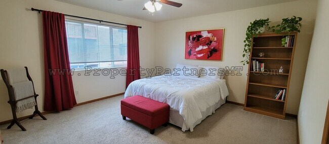 Foto del edificio - *** Very Nice Apartment - 3Bed 2Bath ***