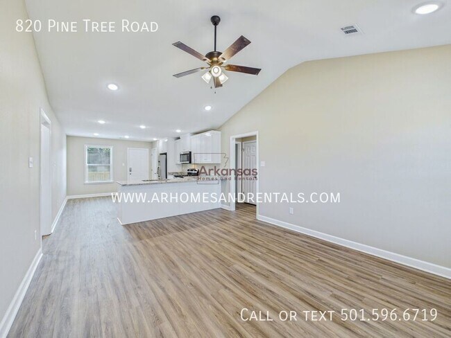 Building Photo - 820 Pine Tree Rd