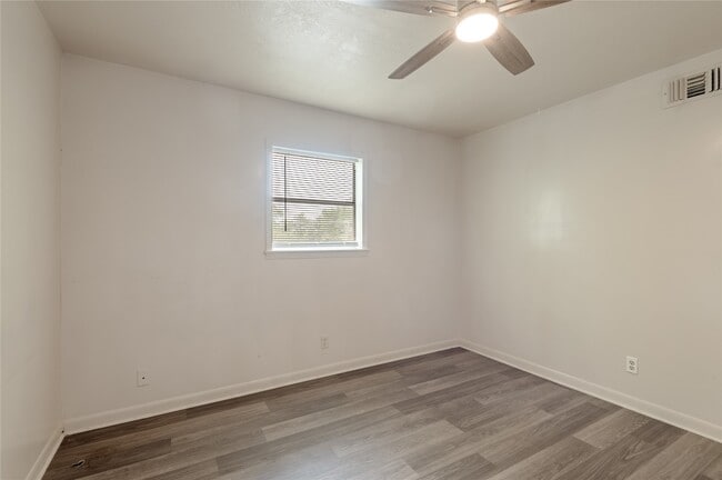 Building Photo - 525 12th St