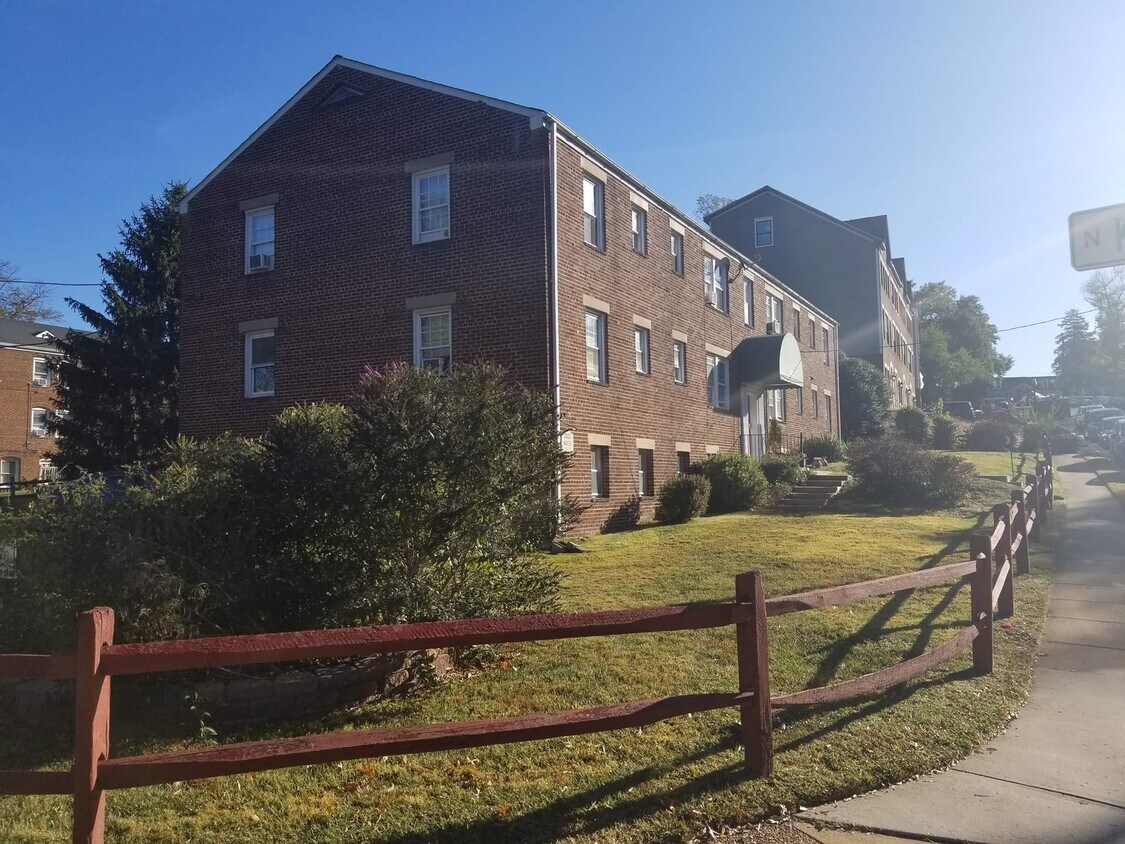 Llama al: 703-400-0123 - 5723 10th Rd N