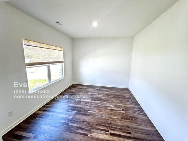 Foto del edificio - 1301 Chelsea Pk Trl