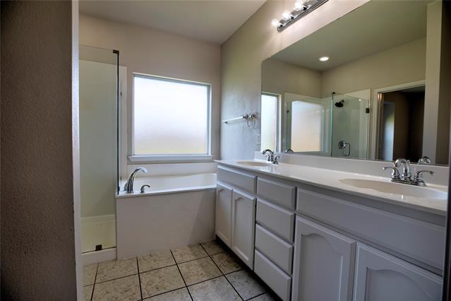 Building Photo - 2136 Carlotta Dr
