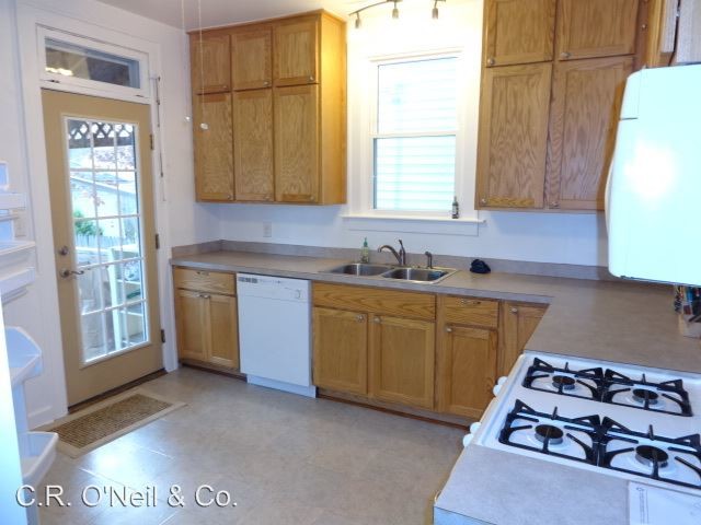 Foto del edificio - 2442-2444 Glenmawr Ave