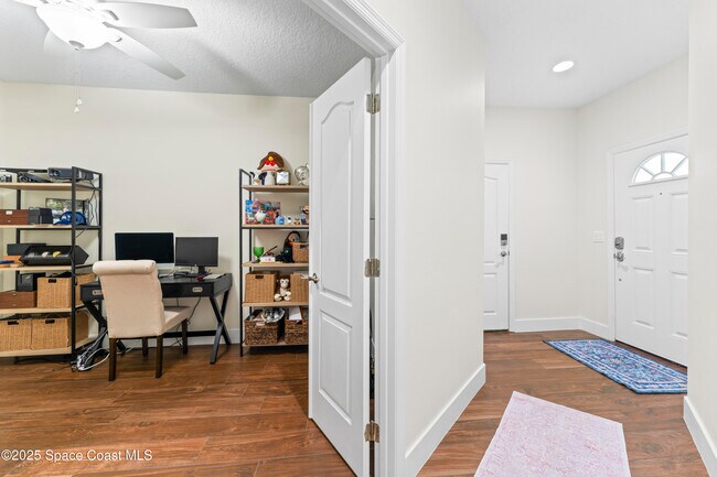Building Photo - 1020 Venetian Dr