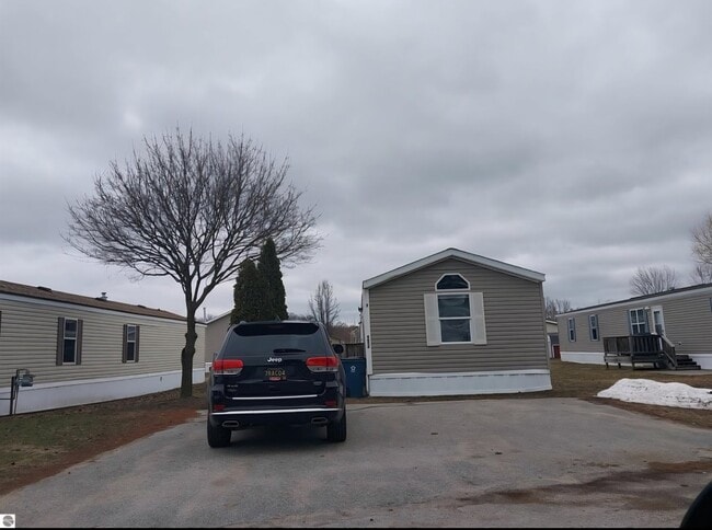 Building Photo - 4652 Meadow Lane Dr