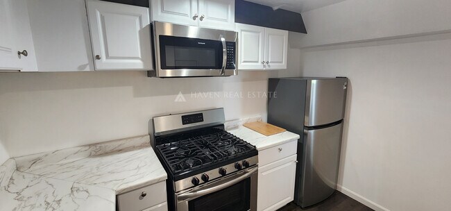 Foto del edificio - 8368 Kent Dr