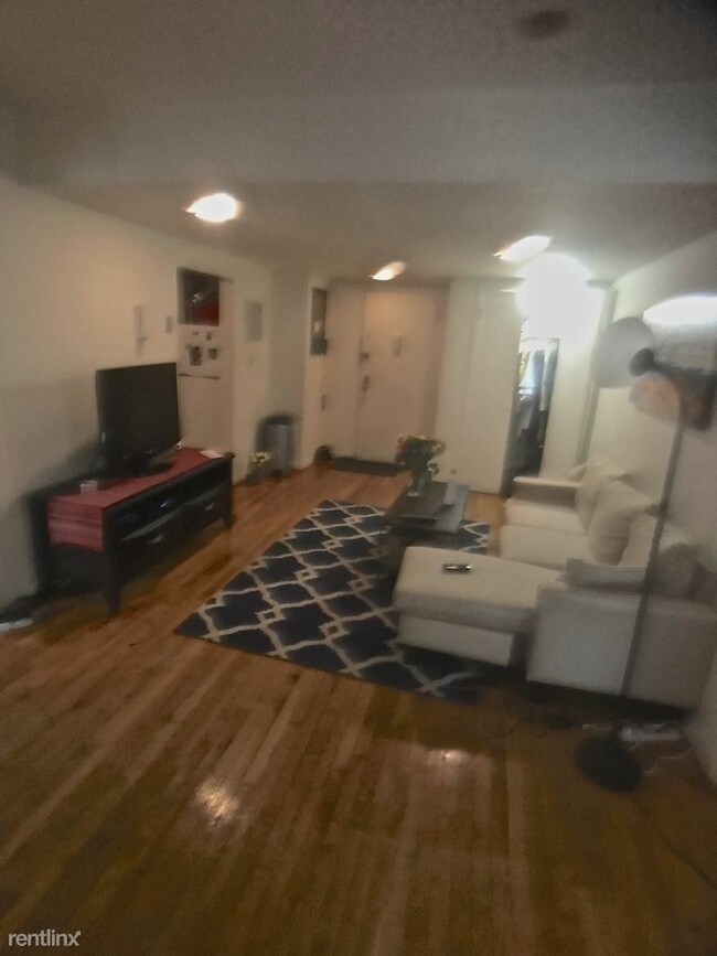 Foto del edificio - 1 br, 1 bath  - 428 W 54th St