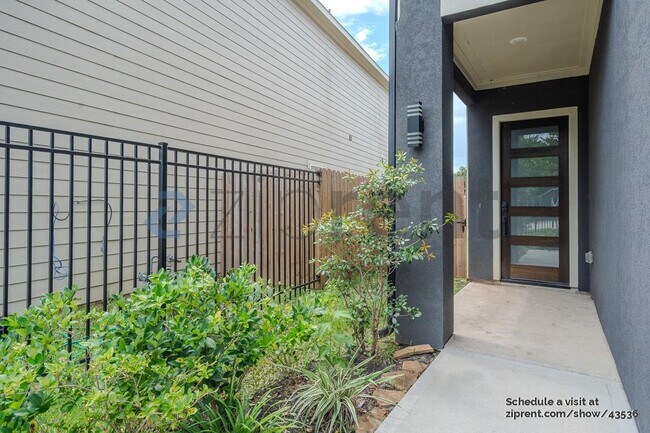 Foto del edificio - 4614 Redbud St