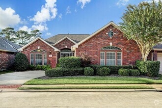 Building Photo - 316 Parkwood Village Dr