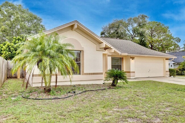 Photo - Spacious 4/3 Home with a Fenced Backyard and a 2 Car Garage in Hollowbrook - Winter Springs!