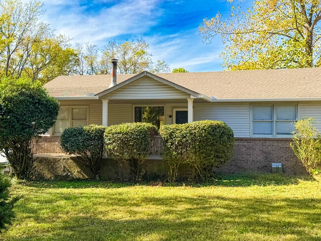 Building Photo - 812 Free Silver Rd