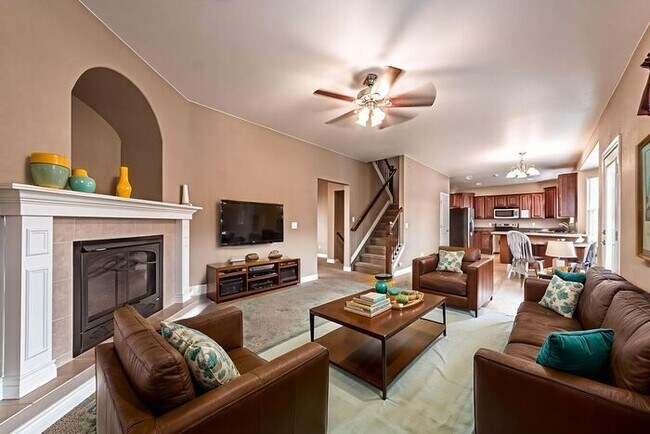 Foto del edificio - Stunning 5BR Home with Luxury Master Suite & Low-Maintenance Yard!