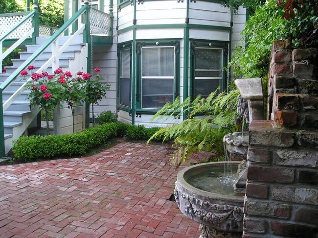 Courtyard - 2623 H St