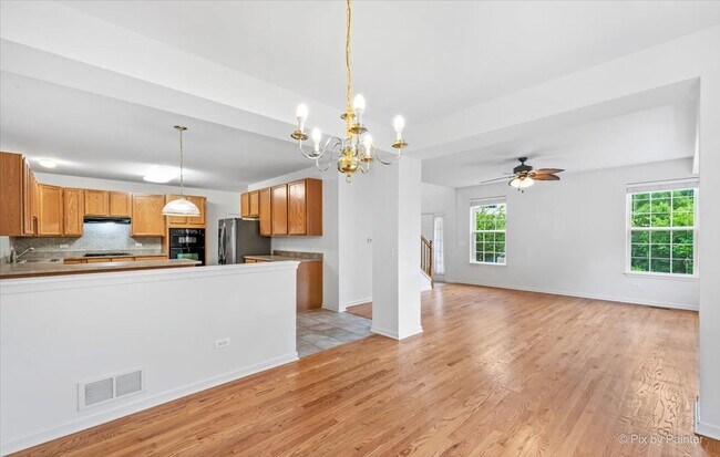 Foto del edificio - 738 Oak Hollow Rd