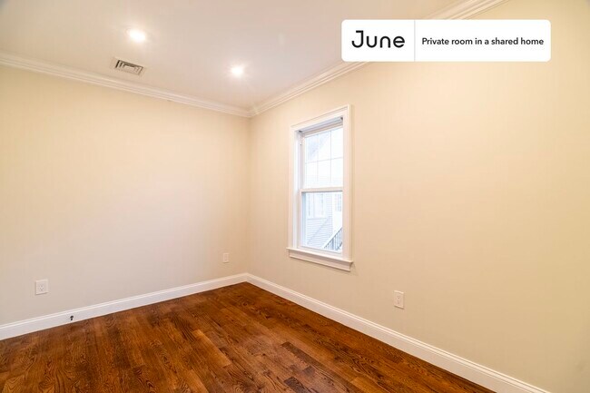 Foto del edificio - Room in Shared 4 bed/1.5 bath home