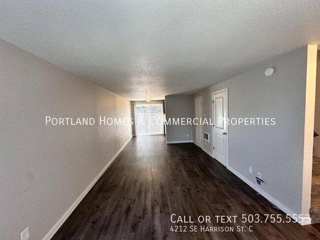 Foto del edificio - Recently Updated 2-Bd Milwaukie 4-Plex. Ne...