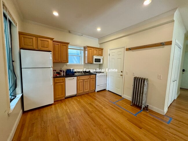 Building Photo - 1576 Cambridge St