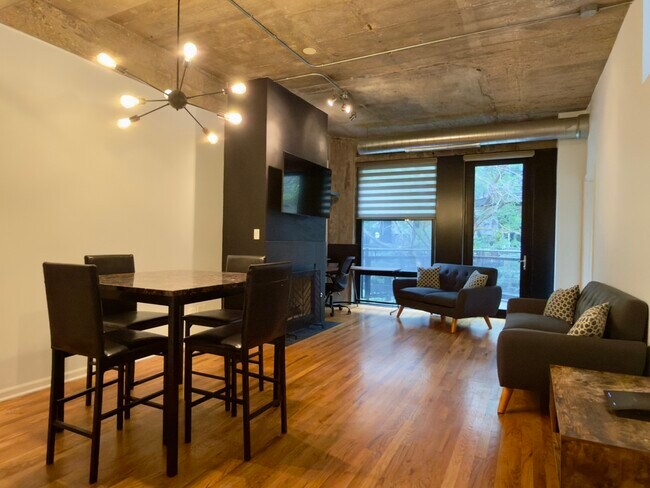 Foto del edificio - 1070 W 15th St