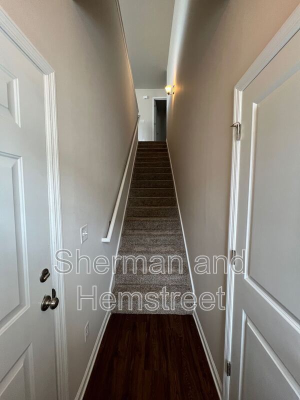 Foto del edificio - 606 Joiner Cir