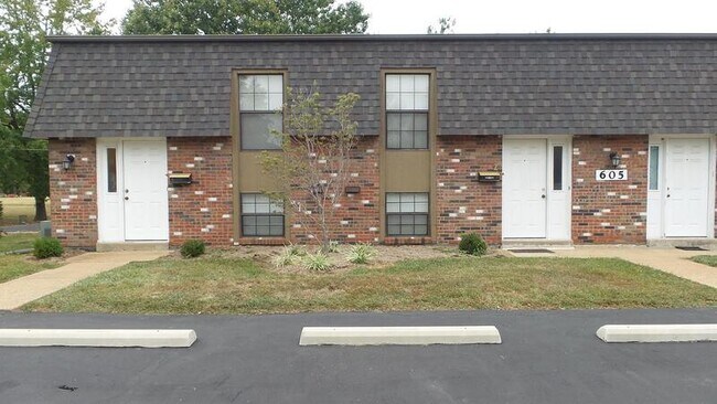 Building Photo - 605 White Oak Dr