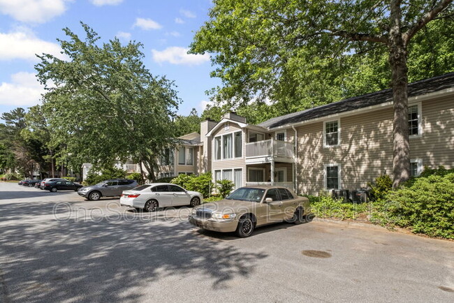 Building Photo - 2005 Augusta Dr