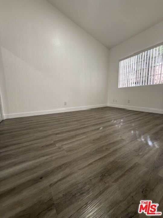 Foto del edificio - 621 N Bronson Ave