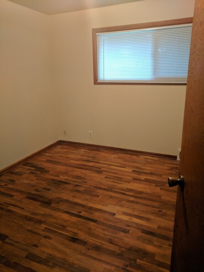 Building Photo - 3 Bedroom Ranch Style Home in the Centenni...