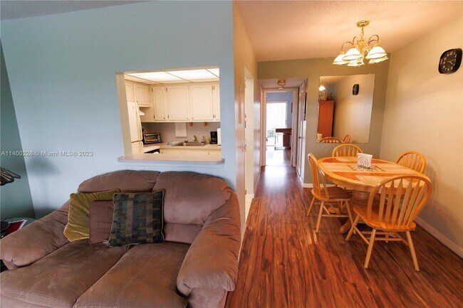 Building Photo - 90 Berkshire D