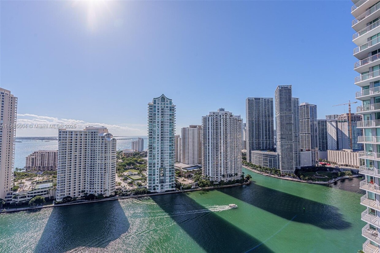 Foto principal - 335 S Biscayne Blvd