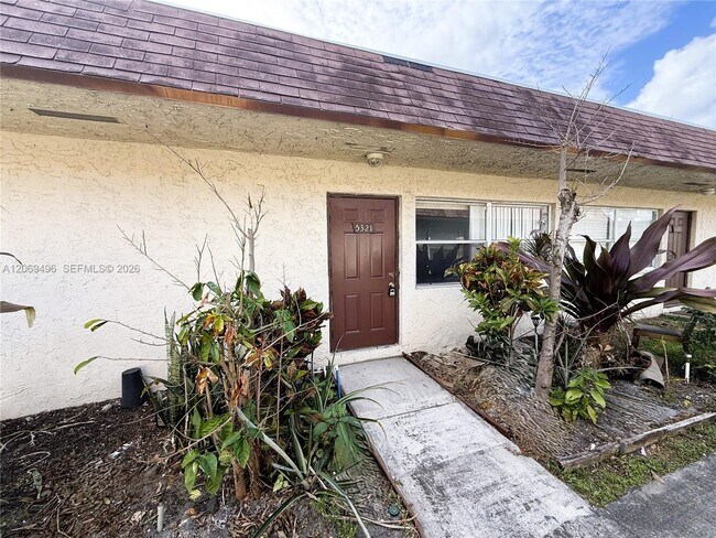 Foto del edificio - 5321 NW 23rd St