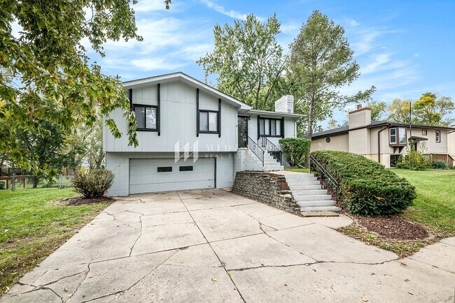 Building Photo - 3 Bedroom Bellevue Home