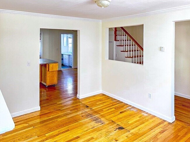 Foto del edificio - 244 Everett St