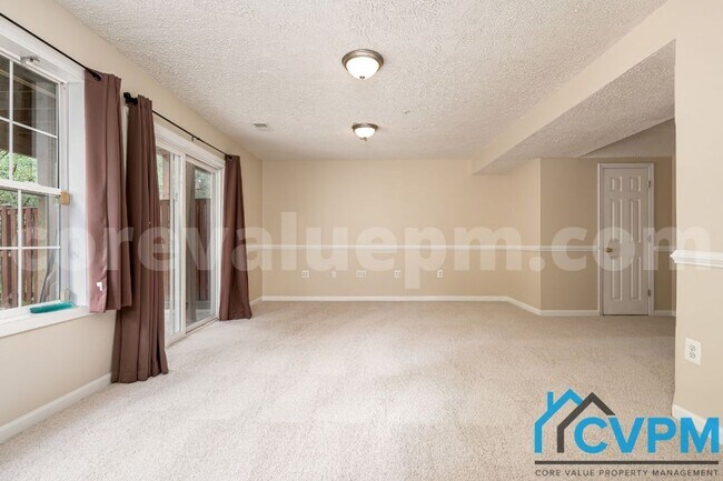 Foto del edificio - 2668 Streamview Dr