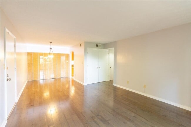Building Photo - 2955 Seven Pines Ln