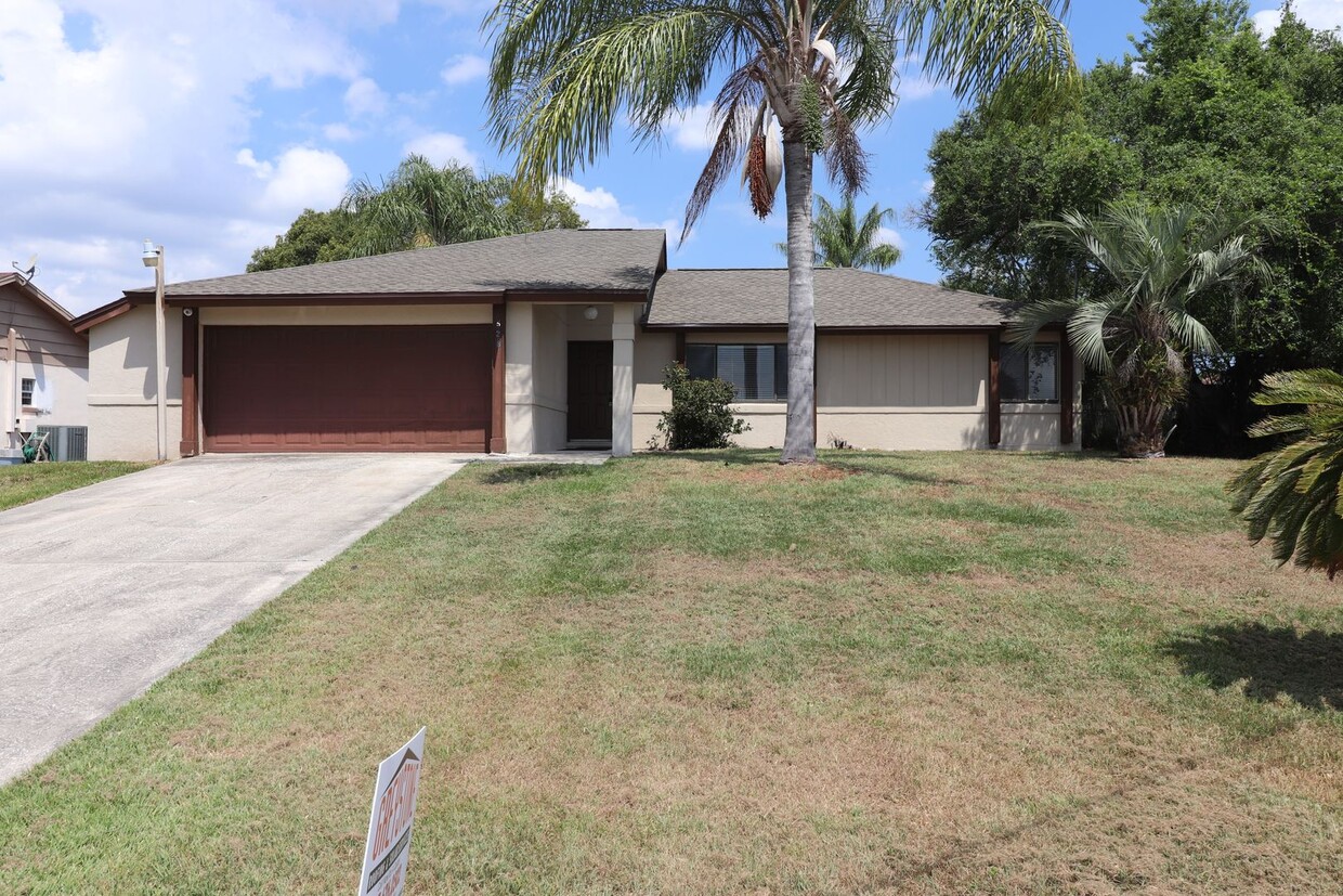 Foto principal - 3/2/2 Fence yard w/ shed and Florida room