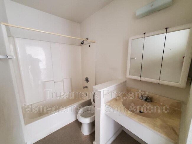 Foto del edificio - 108 Rosabell St