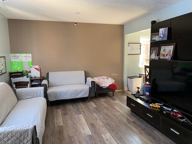 Building Photo - 1300 51st Ave