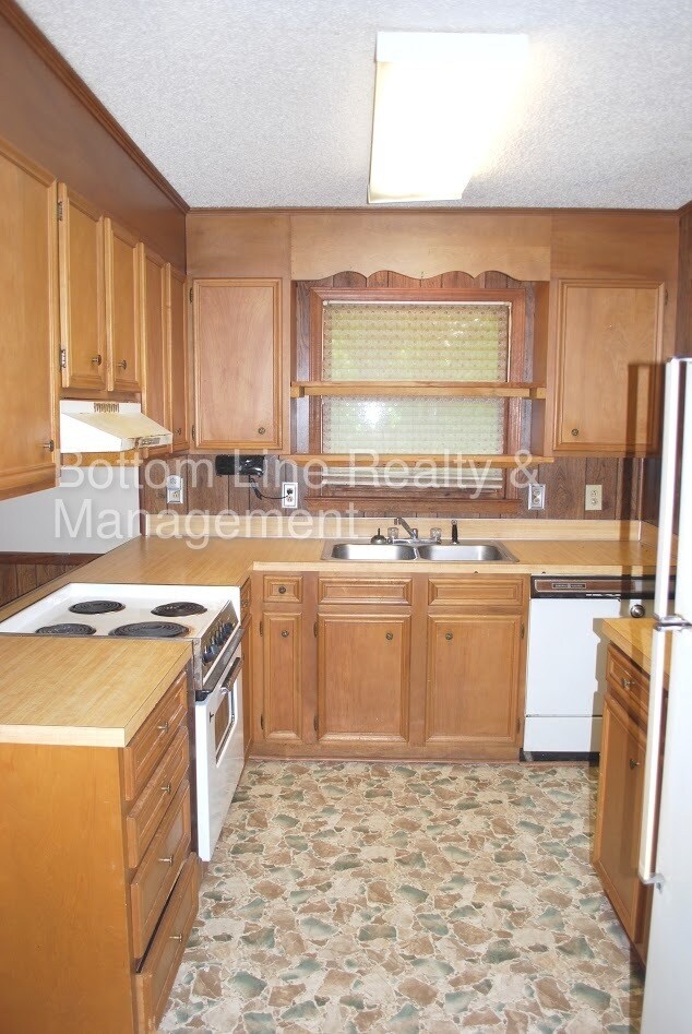 Foto del edificio - 705 Mapleleaf Ln