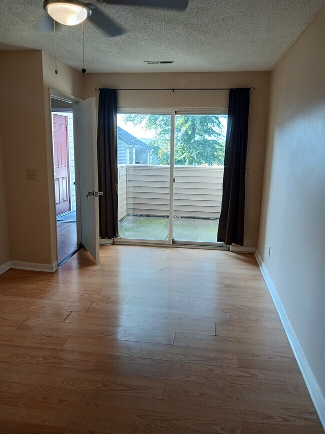 Foto del edificio - 1346 Bradley Dr
