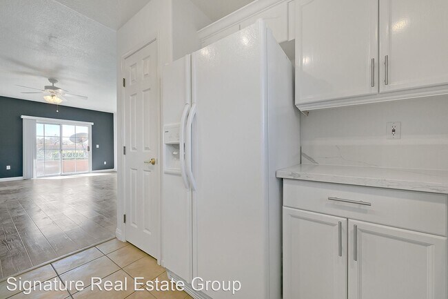 Building Photo - 2 br, 2 bath House - 10553 Pine Glen Ave #104