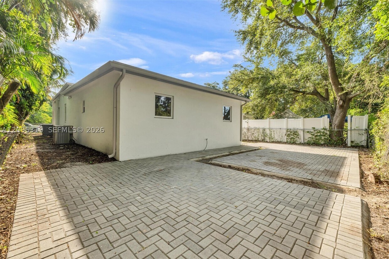Foto del edificio - 7537 NW 3rd Ave