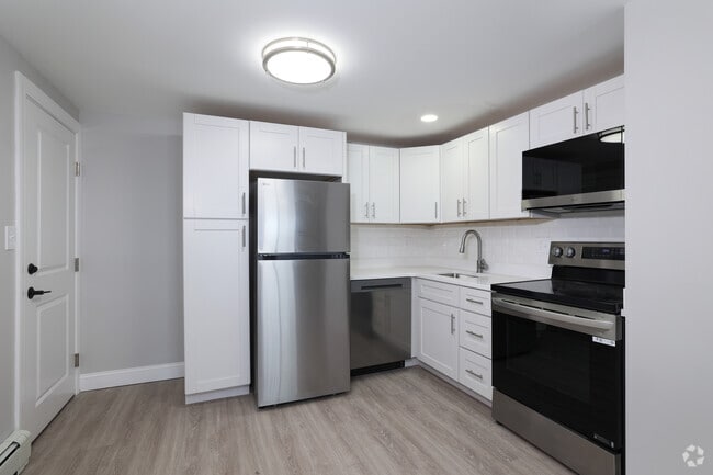 2 habitaciones, 1 baño - 676 pies cuadrados - Cocina - Manchester Gardens