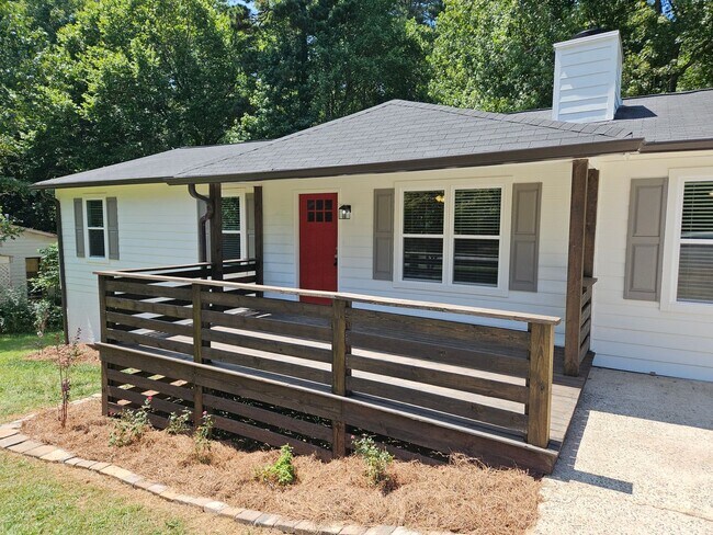 Foto del edificio - Renovated Ranch w/ Garage & Fenced Yard