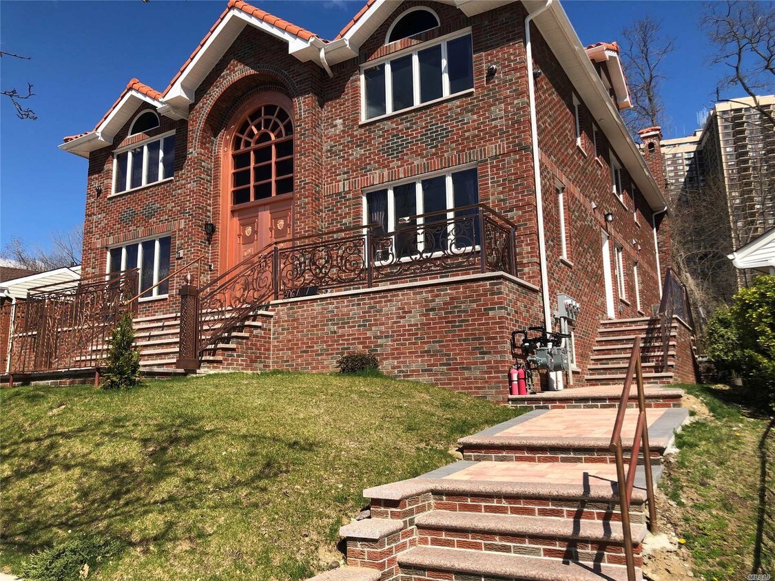Primary Photo - 72-17-72267 267th St