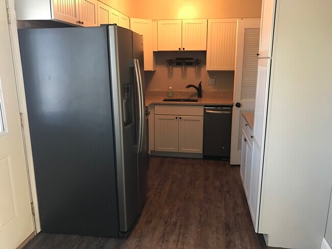 Building Photo - 208 Halia Crest