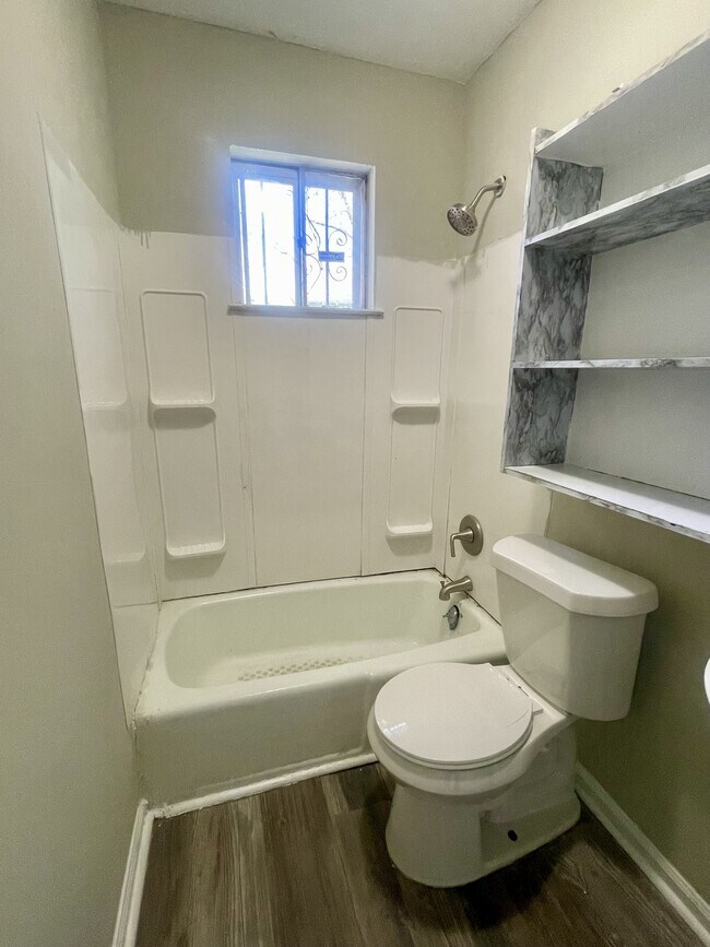 Foto del edificio - 1210 Sheridan Ave