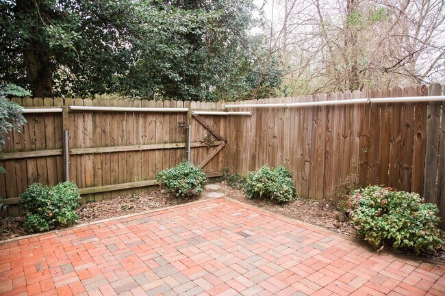 Building Photo - Two Bedroom Available off Barracks Road!