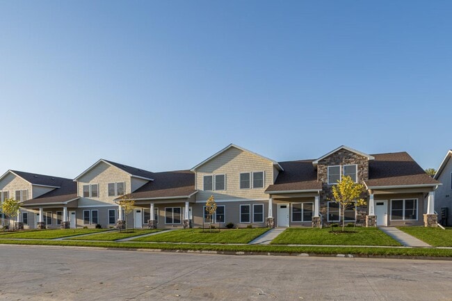 Building Photo - 3368 Glenbrook Cir S